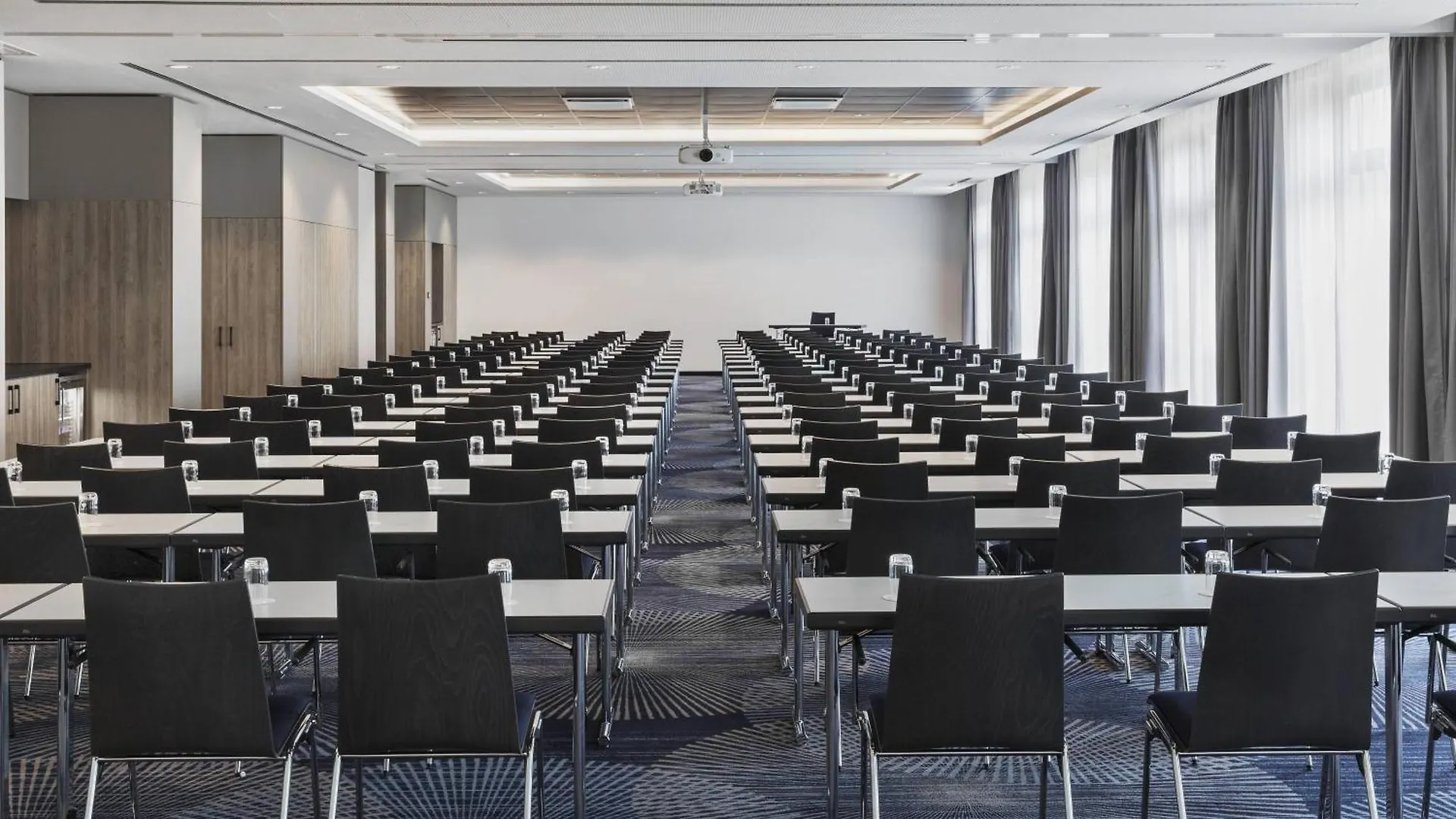 Courtyard By Marriott Hamburg City Hotel