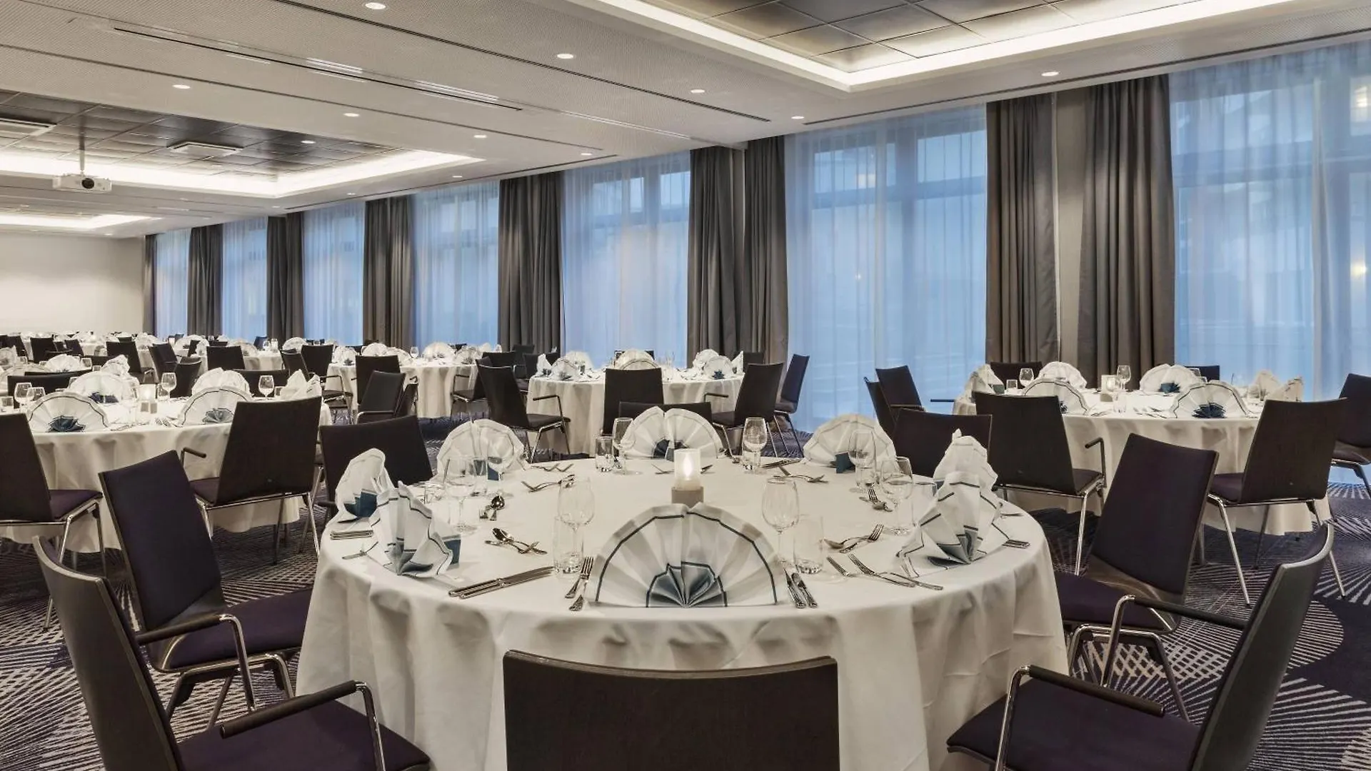 Courtyard By Marriott Hamburg City Hotel