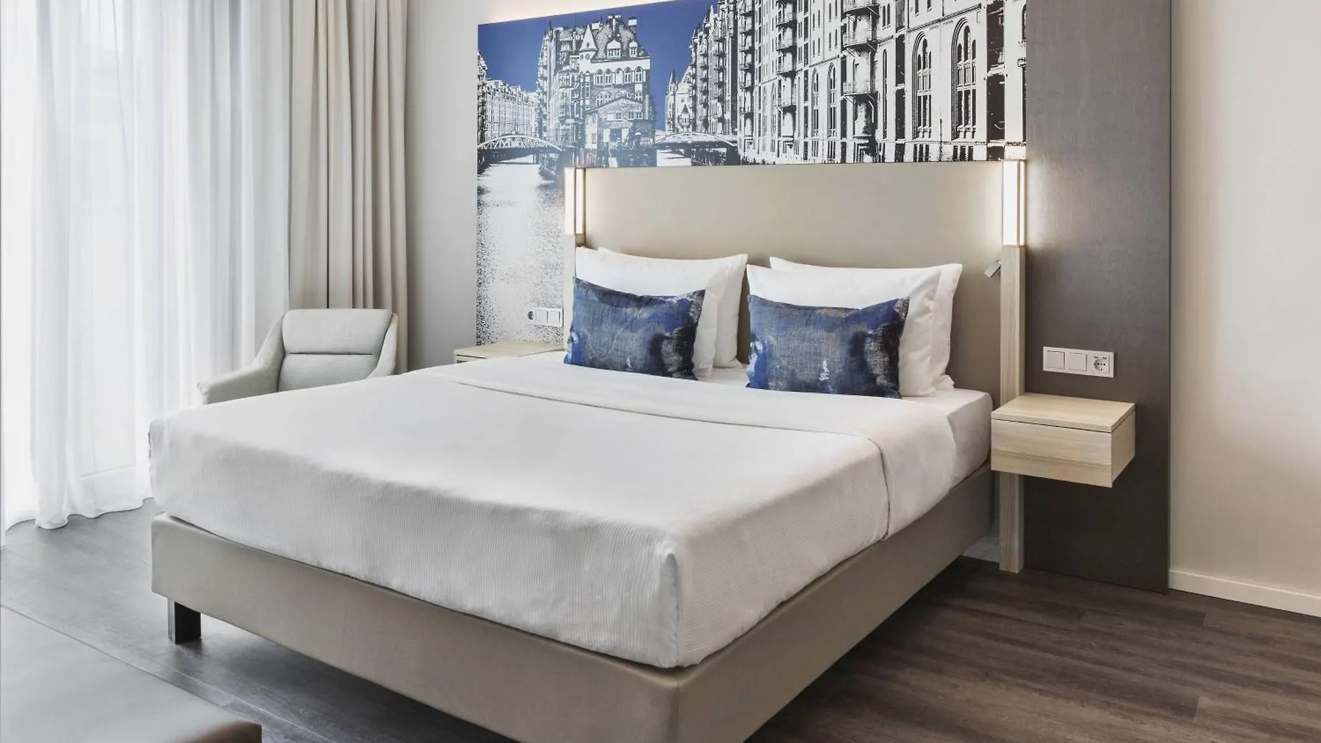 Courtyard By Marriott Hamburg City 4*,