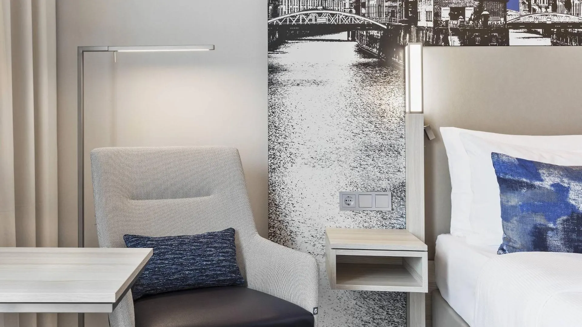 Courtyard By Marriott Hamburg City